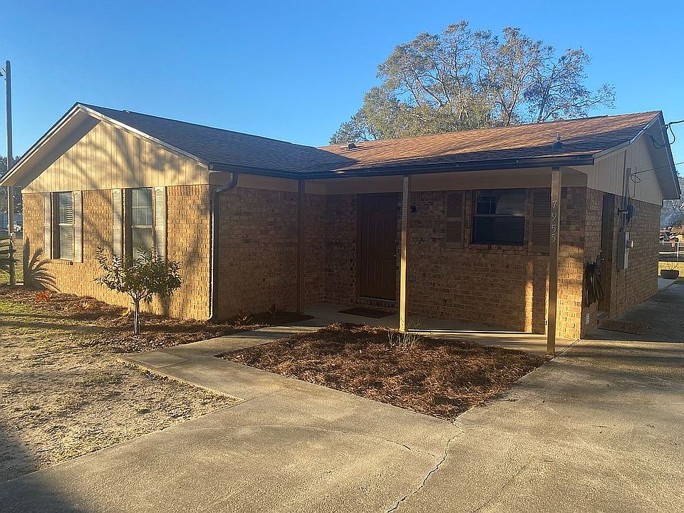 FRONT VIEW OF HOUSE