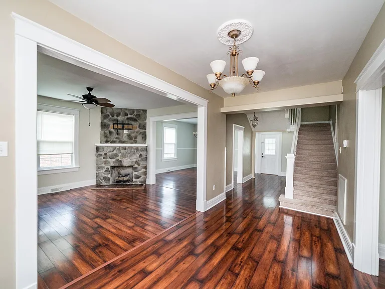 310 Sussex St — Photo 11