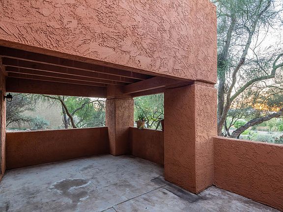 Ground Level Terrace - Guest Bedroom access