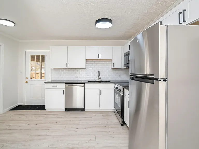 331 Sarvis Dr — Photo 16