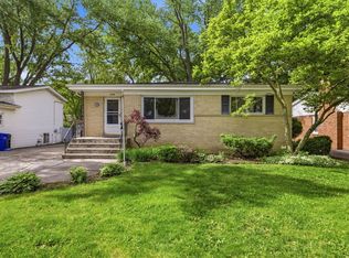 579 Dawes Ave, Glen Ellyn, IL 60137