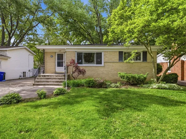 579 Dawes Ave, Glen Ellyn, IL 60137