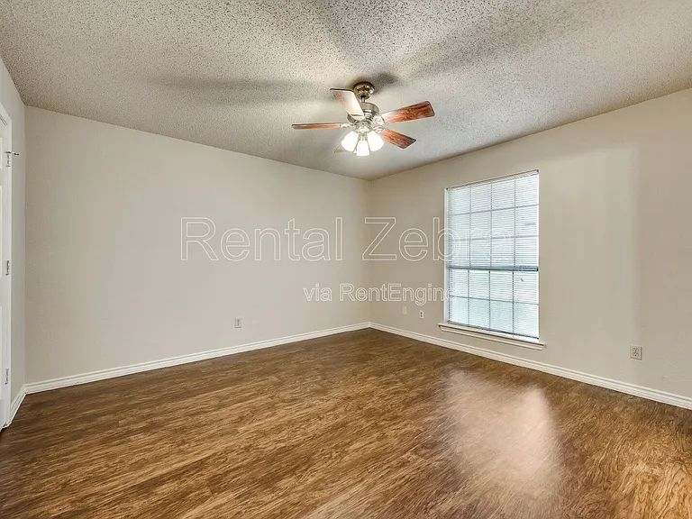 828 Haverford Ln — Photo 13