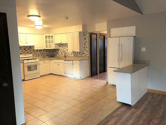 5th image of 15700 S Trailside Dr