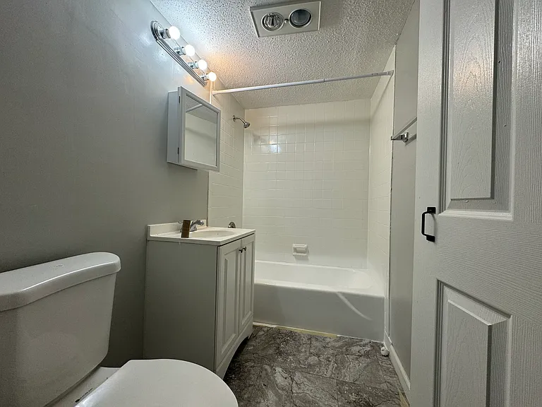 279B Oakville Ave #B32 — Photo 6
