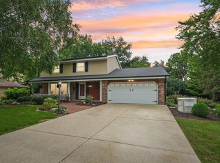 W181N5820 Jackson Dr, Menomonee Falls, WI 53051