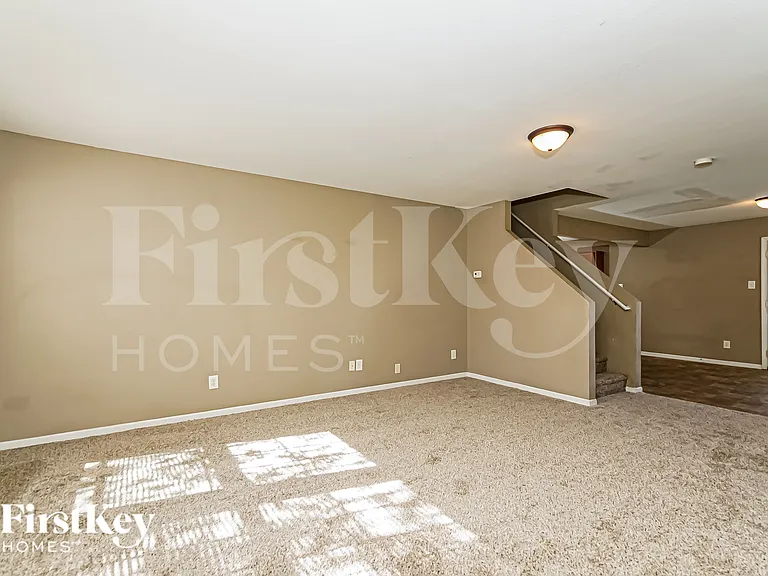 10702 Gathering Dr — Photo 3