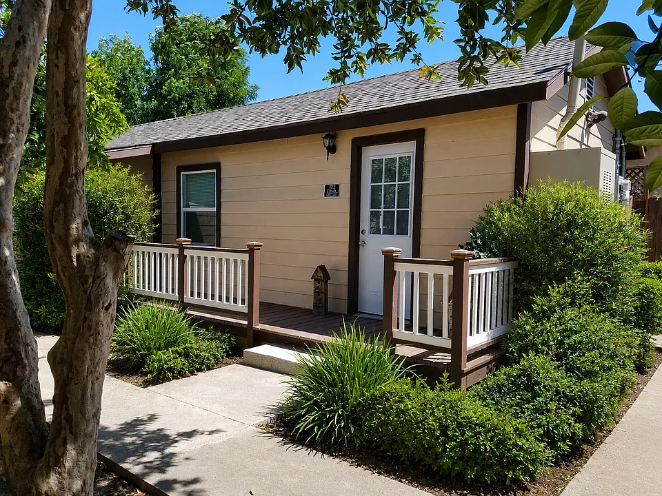 812 Cedar St #102