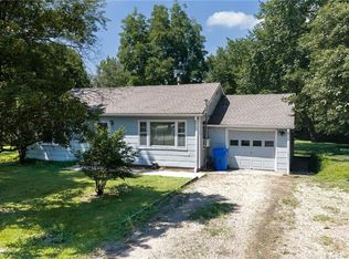 127 W 3rd St, Tonganoxie, KS 66086