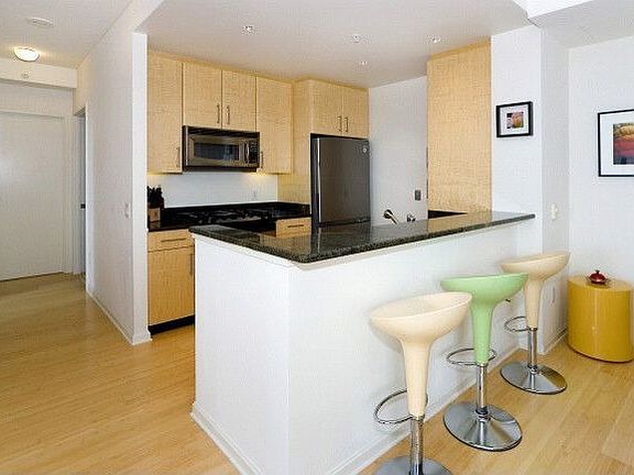 4th image of 400 Beale St APT 1506