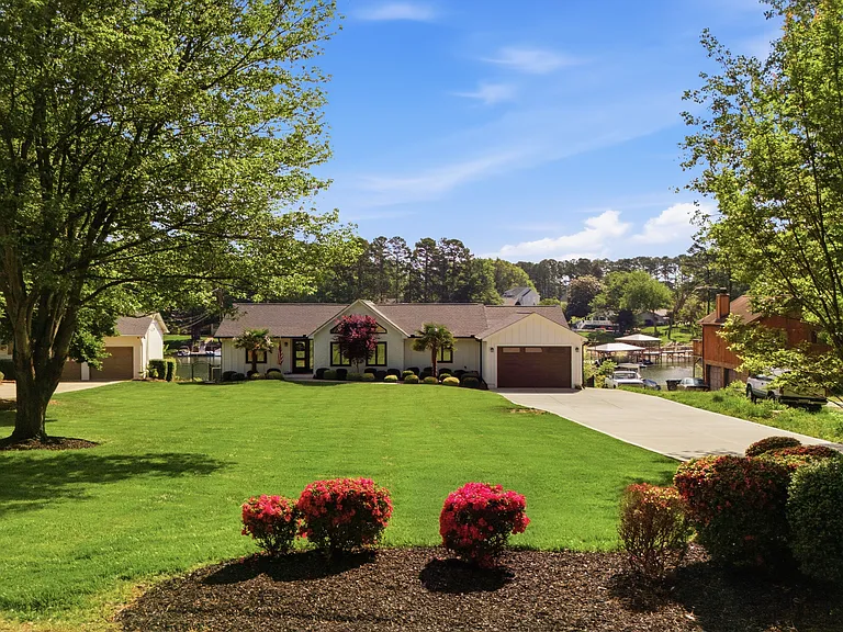 15928 Henry Ln — Photo 48