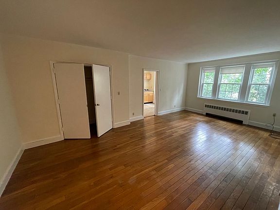 3rd image of 546 Belmont St #33