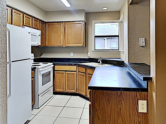 2nd image of 3020 Antique Oaks Cir #134