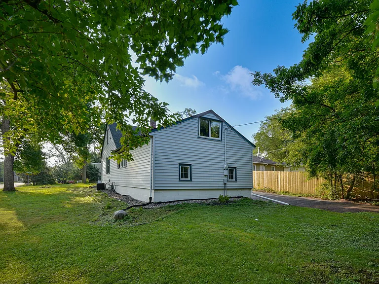 2775 Larch Ln N — Photo 19