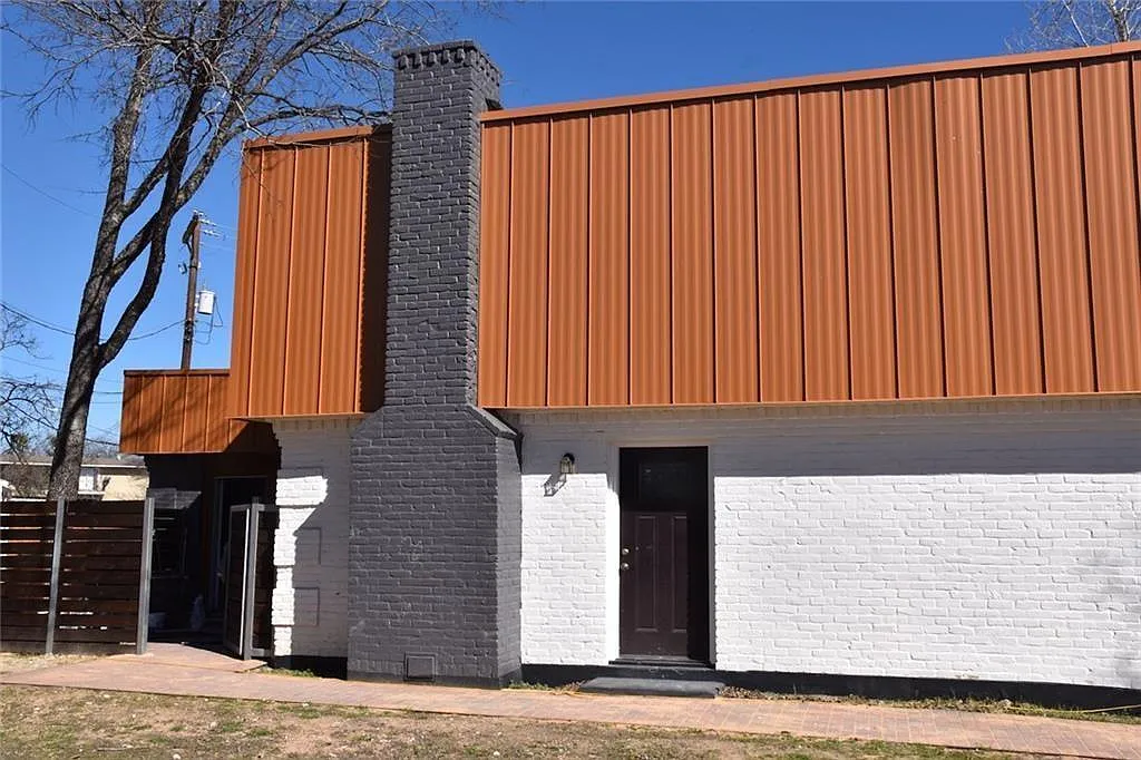 1 bed, 1.5 bath, 840 sqft, $1,395 — Photo 3
