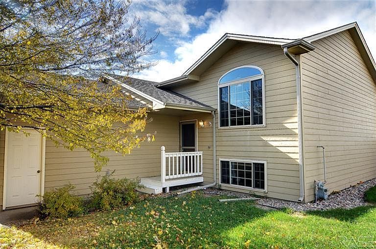 1st image of 613 Hickory Ln