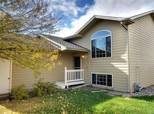 613 Hickory Ln, Harrisburg, SD 57032
