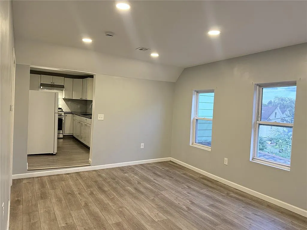3 bed, 1.0 bath, 1650 sqft, $1,400 — Photo 4