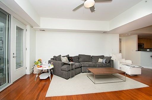 5th image of 550 Pleasant St Suite 202
