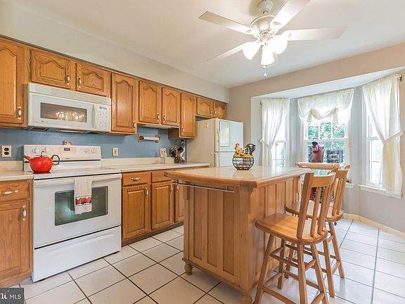 4th image of 44 Quail Hollow Dr