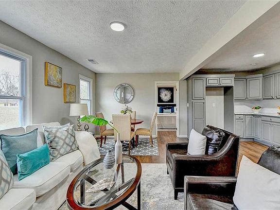 5th image of 895 White Oak Ct