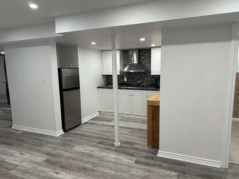 36 Rosanna Cres — Photo 11