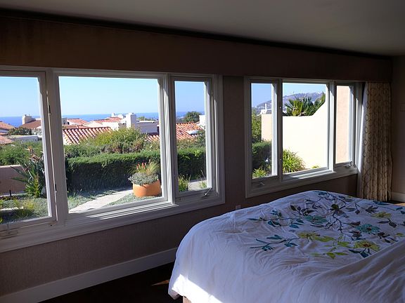 Master Bedroom with panoramic view of the Pacific ocean.