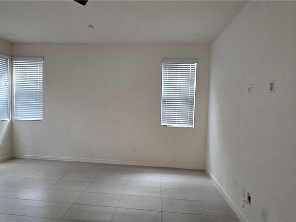 5th image of 762 Elstree Ct