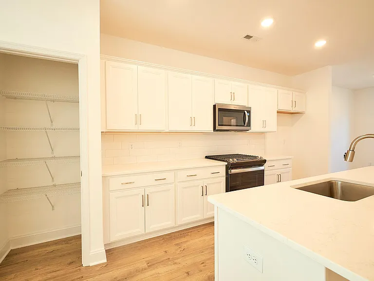 13868 Randolph Pond Ln — Photo 24