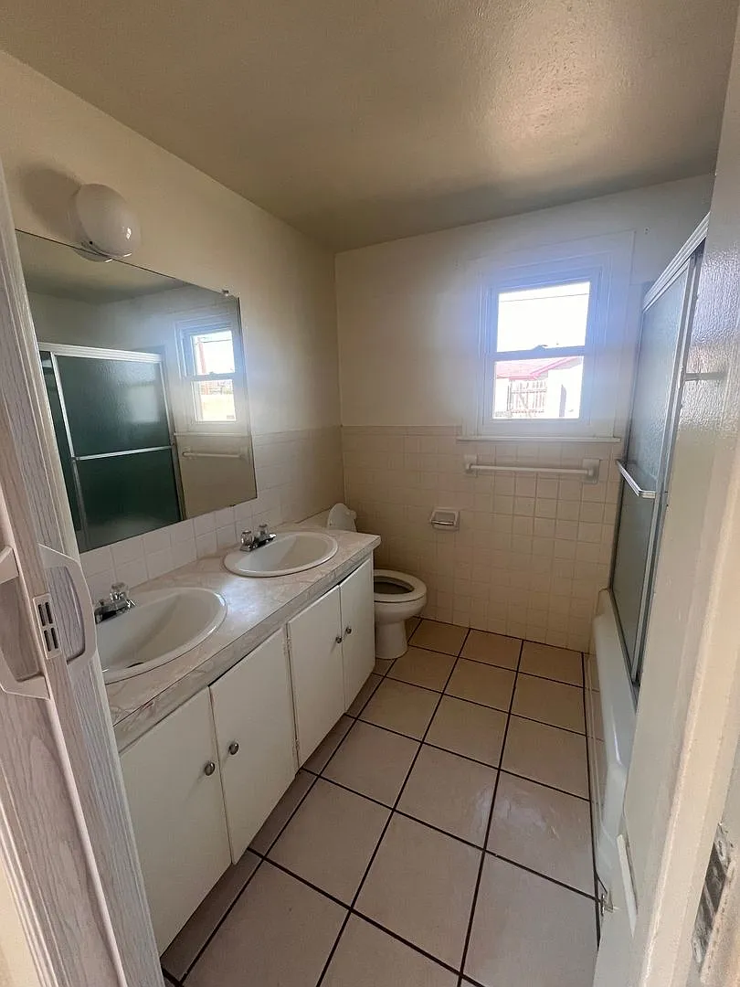 Large Family Home! — Photo 2