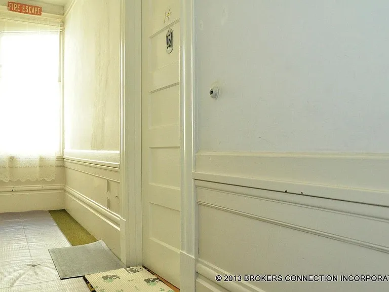 952 Powell St #14 — Photo 4