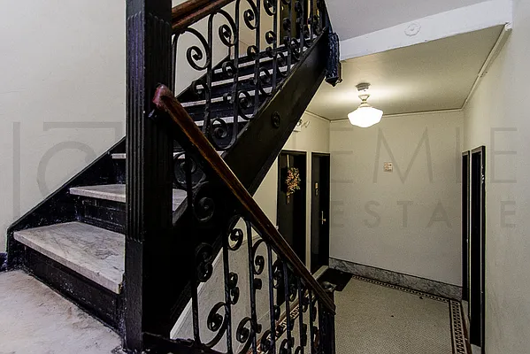 Rented by LC Lemle Real Estate Group | media 35