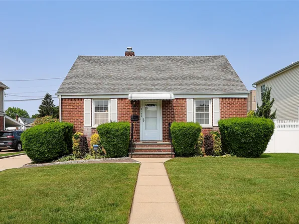 2199 McArthur Street Street, East Meadow, NY 11554