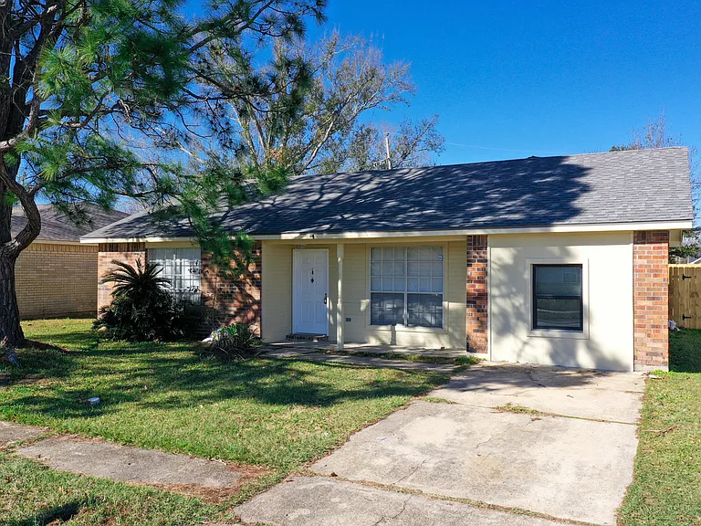 1849 Cinclair Loop — Photo 2