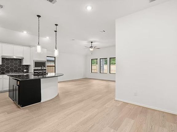3rd image of 42831 Manzano St