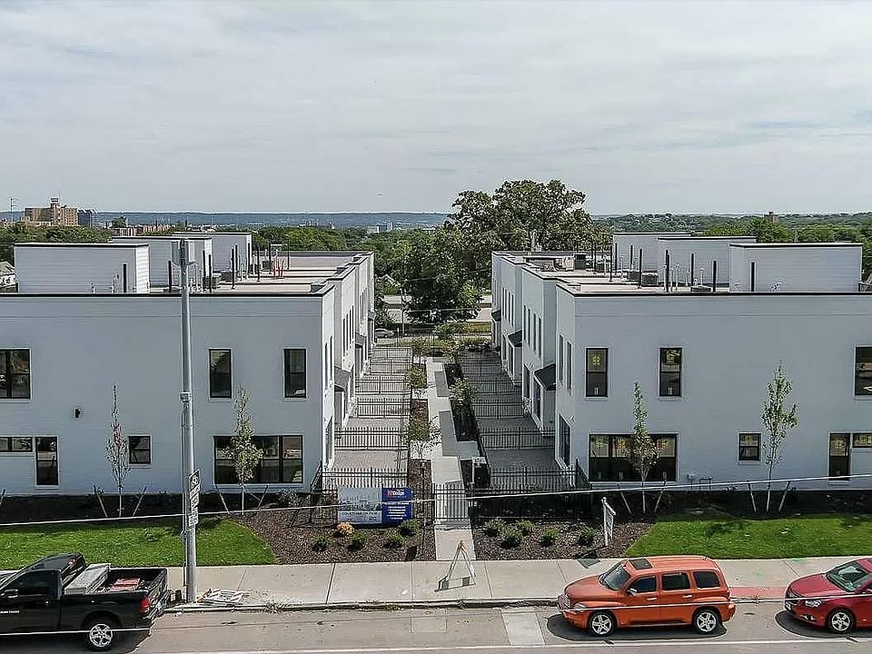 1st image of 1017 Park Ave