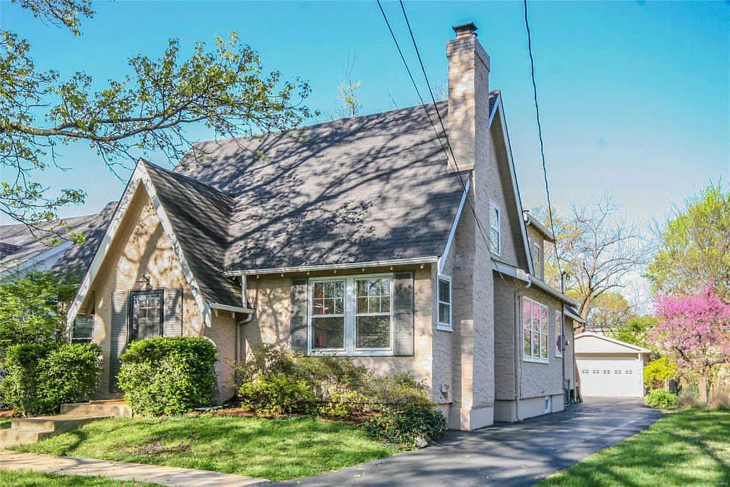 23 Parkland Ave photo 1