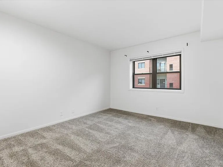 Fernshire Apartments — Photo 28