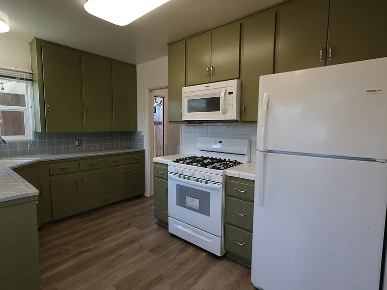 831 N Currier St — Photo 4