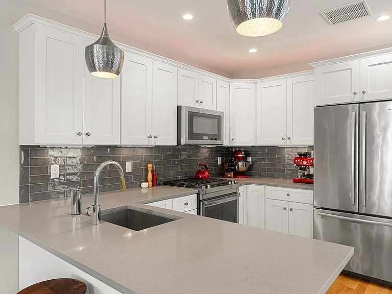 178 Thornton St #1 — Photo 3