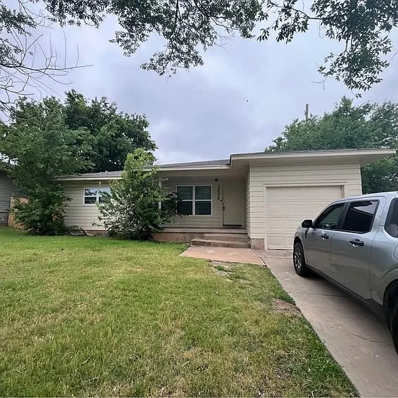 3 bed, 900 sqft, $1,190 — Photo 1