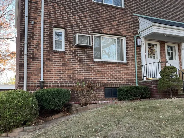 18 Seth Ct #A, Staten Island, NY 10301