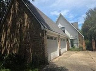1421 W Fairview Dr, Baton Rouge, LA 70816