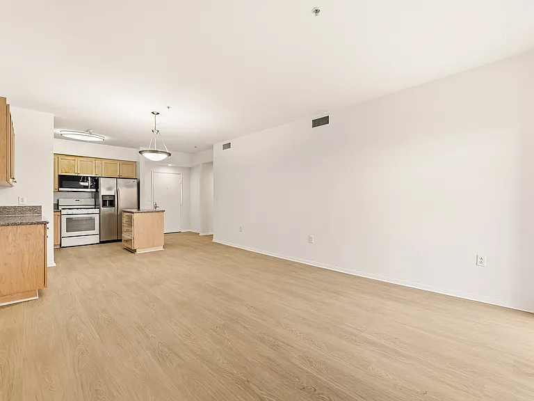 10227 Mason — Photo 3