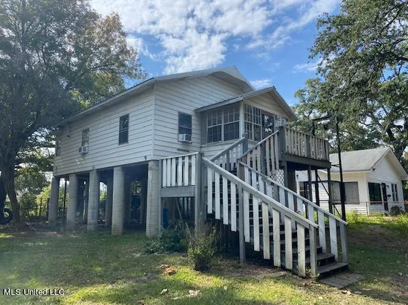 608 Sarrazin Ave, Pascagoula, MS 39567