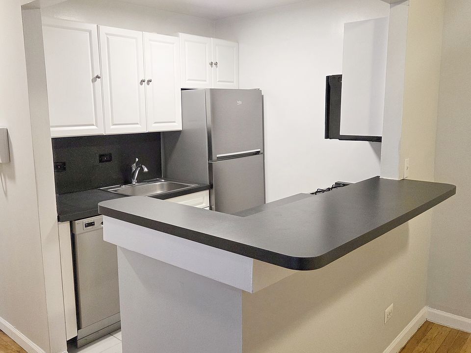2nd image of 255 W 51st St APT 2B
