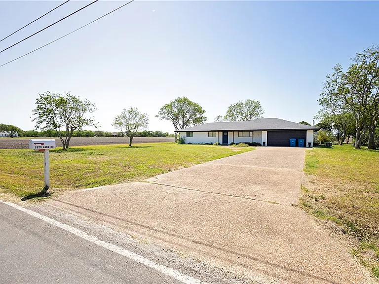 7629 Lang Rd — Photo 30