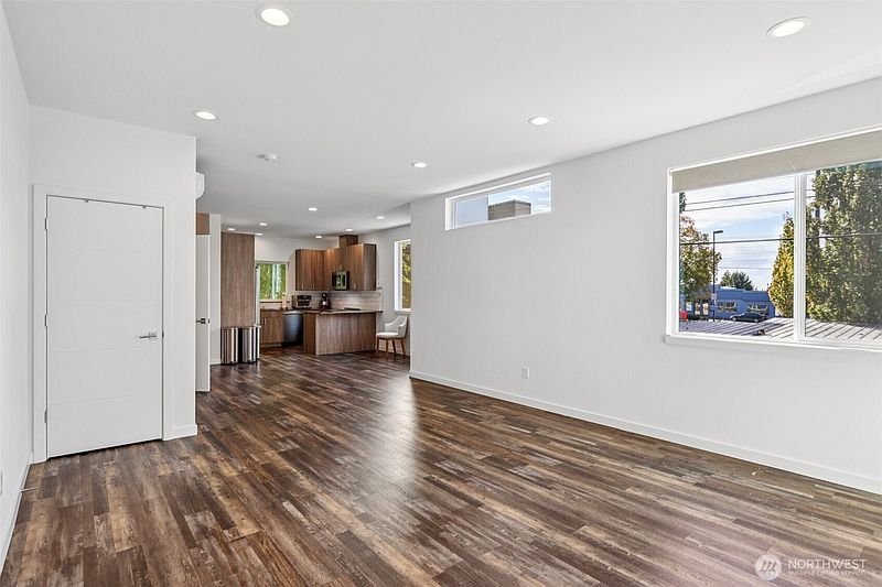 3rd image of 6325 34th Avenue SW #C