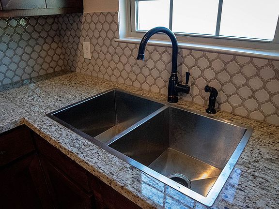 5th image of 14927 Hidalgo Valley Ln