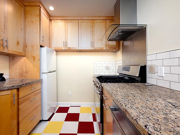 kitchen
Gas range, hood, granite countertops and dishwasher
